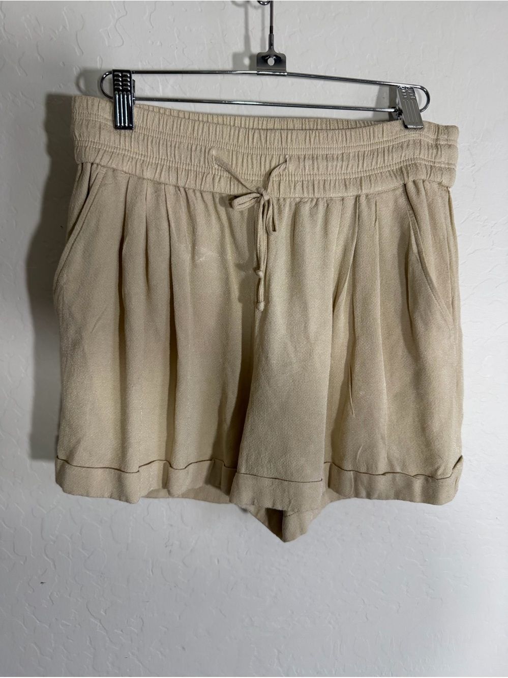 Massimo Dutti Beige Pleated Drawstring Linen-Blend Shorts - Cuffed Hem 4